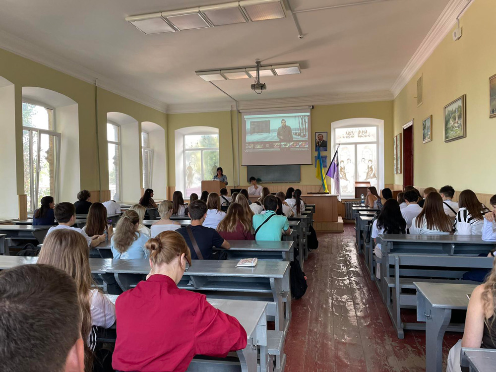 Історична дискусія «Код незламності. Як знайти свою силу в лабіринтах історії» зі студентами коледжу