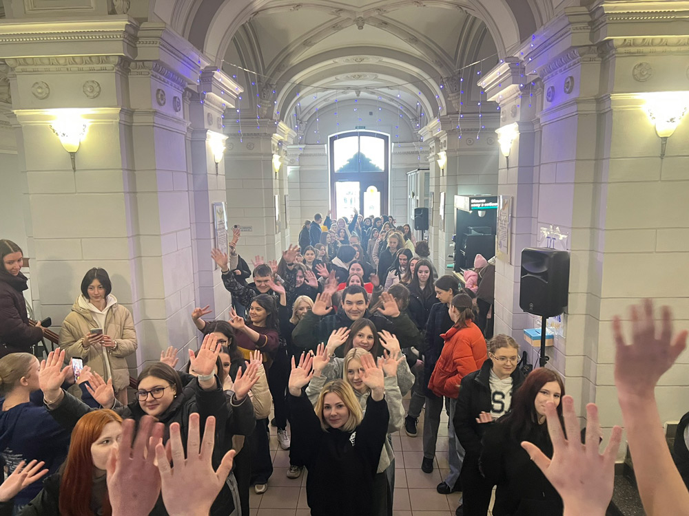 Енергія єдності! Спільна руханка студентів коледжу та університету